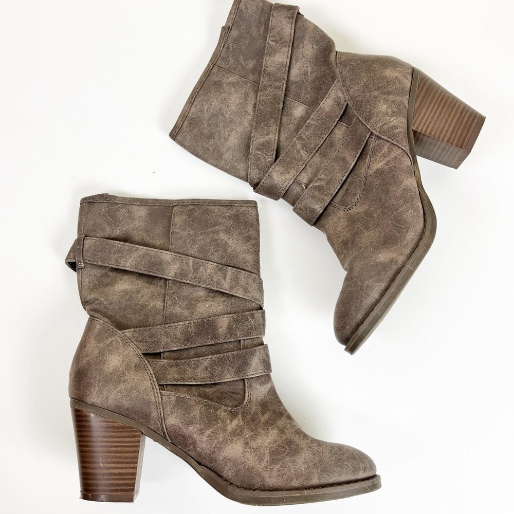 2/$30 Old Navy Vegan Suede Boots 9 - Picture 3 of 6